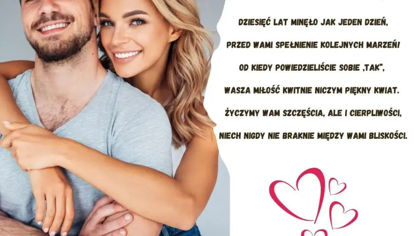 Uśmiechnięta para świętuje 10 lat razem. Najpiękniejsze życzenia z okazji 10 rocznicy ślubu, by miłość kwitła jak kwiat.