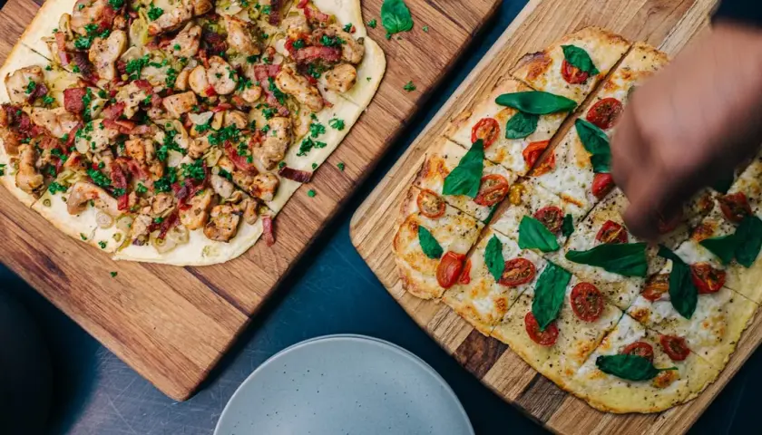 Ile cm ma duża pizza w Pizza Hut? Poznaj wymiary i porcje