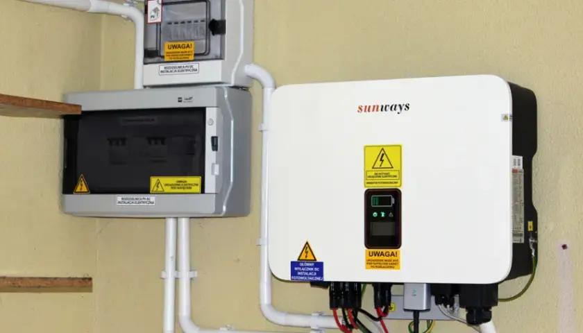 Ile prądu zużywa falownik? Poznaj ukryte koszty energii słonecznej