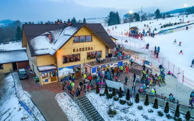 Centrum narciarskie na Mazurach: gdzie jeździć na nartach i co warto wiedzieć