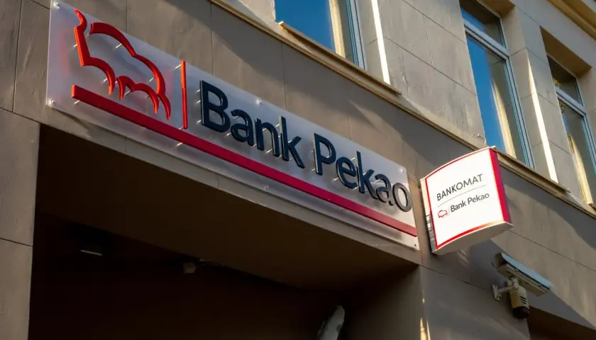 Czy kupować akcje Pekao? Analiza ryzyk i potencjalnych zysków