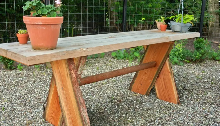 Jak zrobić blat stołu ogrodowego? Przewodnik DIY i porównanie materiałów