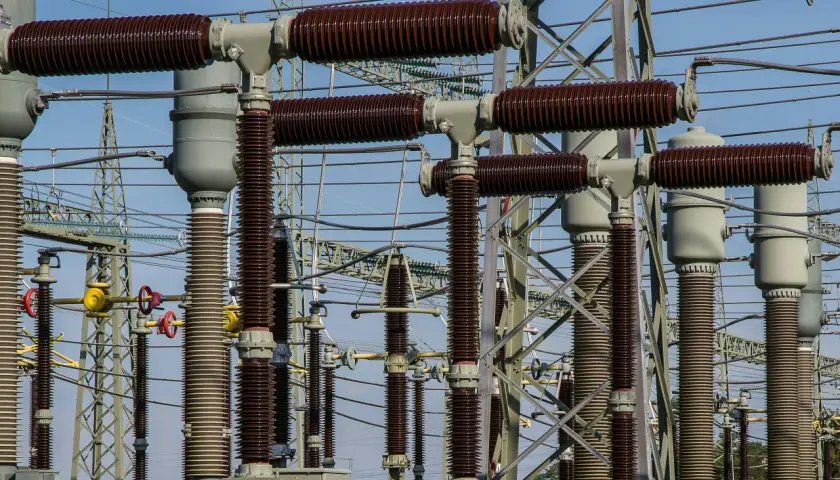 Energia w firmie pod kontrolą – jak działać mądrze