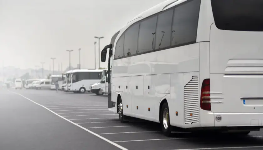 Jak założyć firmę przewozową bus i uniknąć najczęstszych błędów