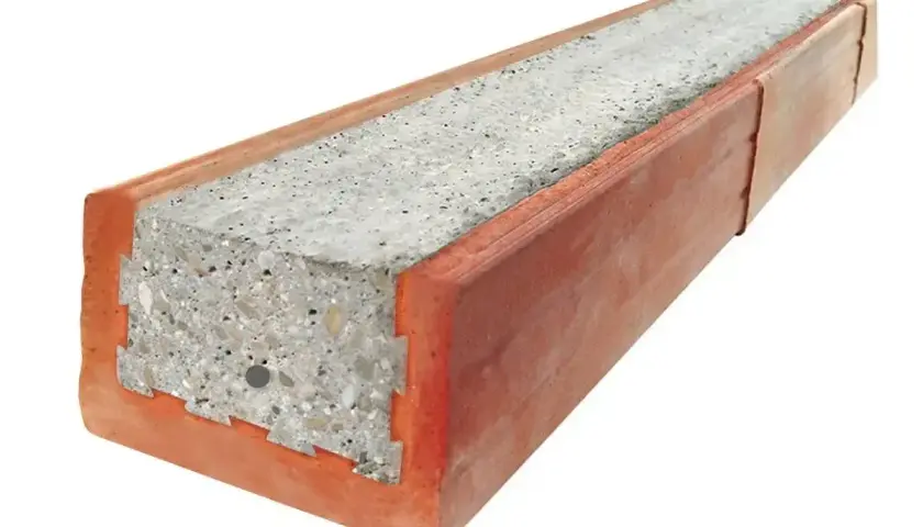 Przekrój przez betonową belkę nad oknem, otoczoną pomarańczową osłoną.