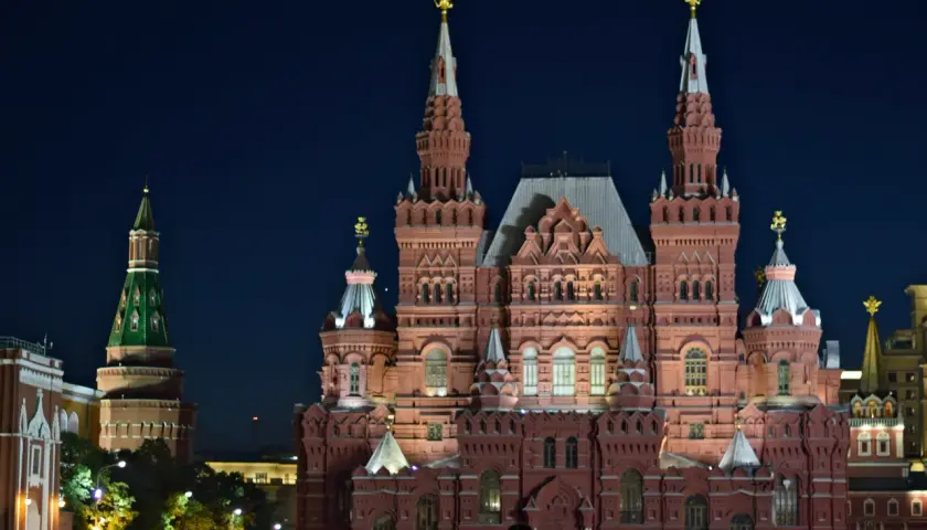 Moskwa i jej rzeka: Nad jaką leży? Odkryj serce stolicy