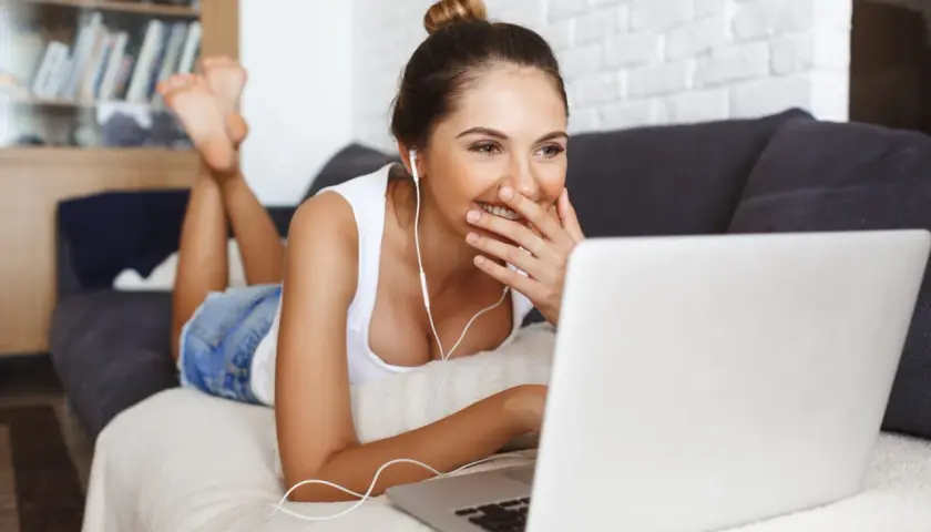 Rozrywka online a domowy budżet: jak cieszyć się nią bez przepłacania