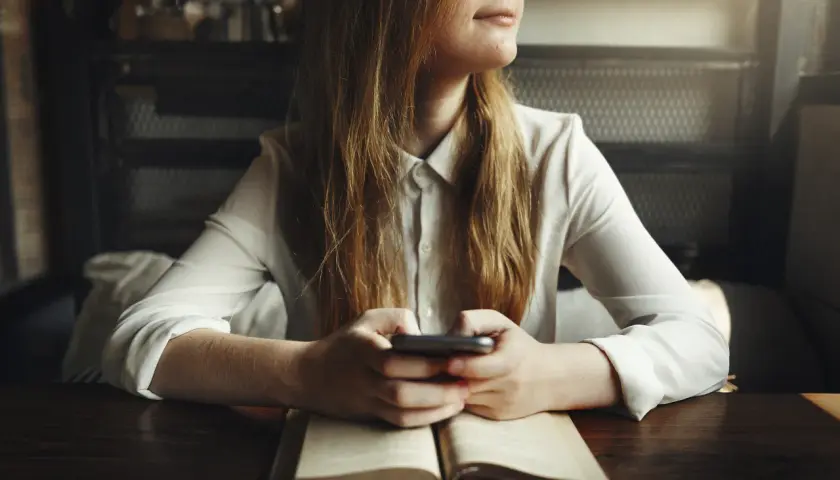 Jak czytelnicy porządkują wiedzę o nowych produktach? Rola praktycznych przewodników online
