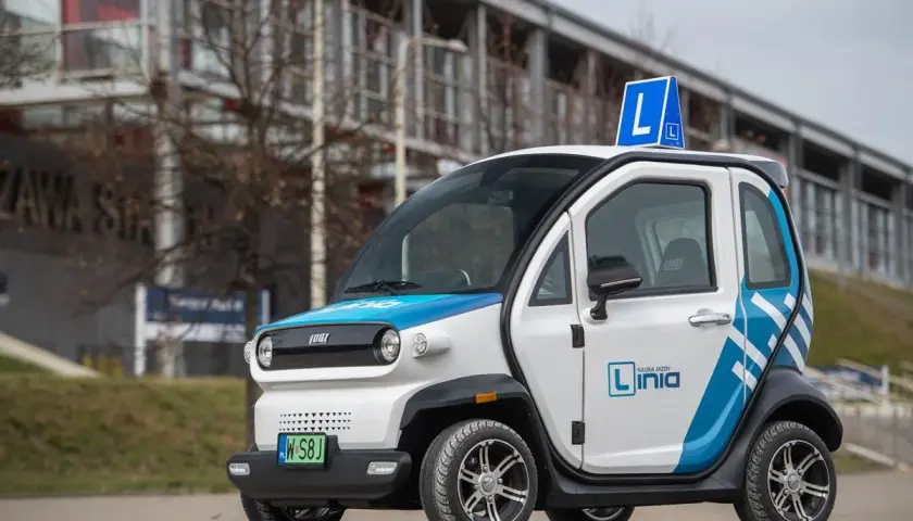 Test prawo jazdy AM: Jak zdać egzamin na motorower w 2025?