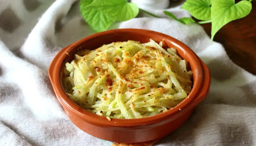 Cavolo rapa gratinato in padella, una delle tante gustose ricette per preparare questo ortaggio.