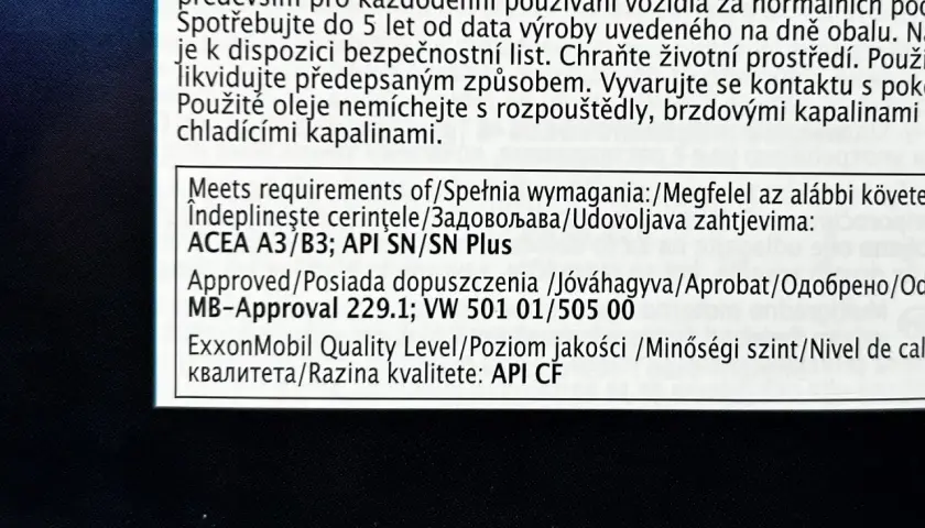Oznaczenie oleju silnikowego: ACEA A3/B3, API SN/SN Plus, MB-Approval 229.1, VW 501 01/505 00, API CF.
