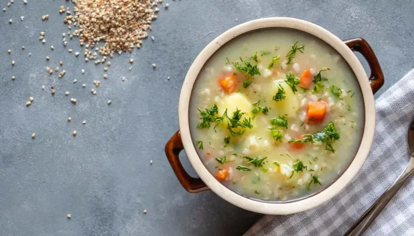 Jakie przyprawy do krupniku, aby wzmocnić smak i aromat zupy