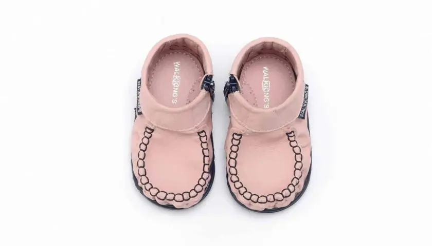Buty rozmiar 19: Jak wybrać zdrowe pierwsze buciki dla dziewczynki?