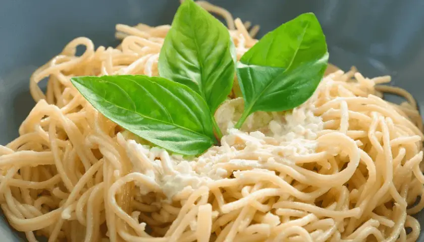 Jak zrobić sos z jogurtu naturalnego do makaronu w 5 minut