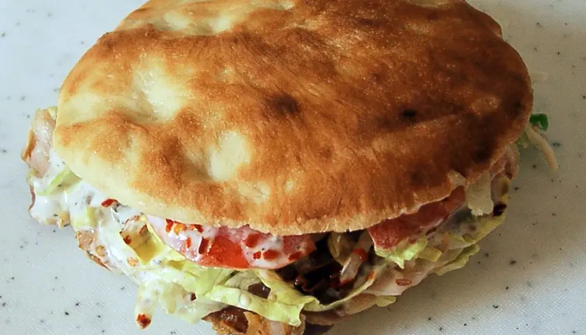 Doner kebab - co to jest, jak powstaje i jakie ma znaczenie?
