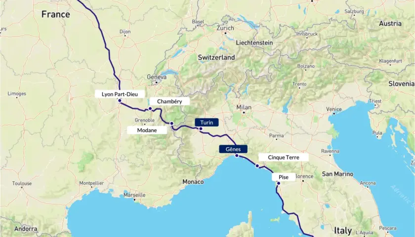 Carte montrant un itinéraire en train de Paris à Rome, passant par Lyon, Turin, Gênes et Florence.