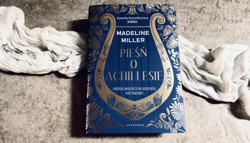 Piękna okładka "Pieśni o Achillesie" Madeline Miller, jednej z tych książek, które wciągają bez reszty.