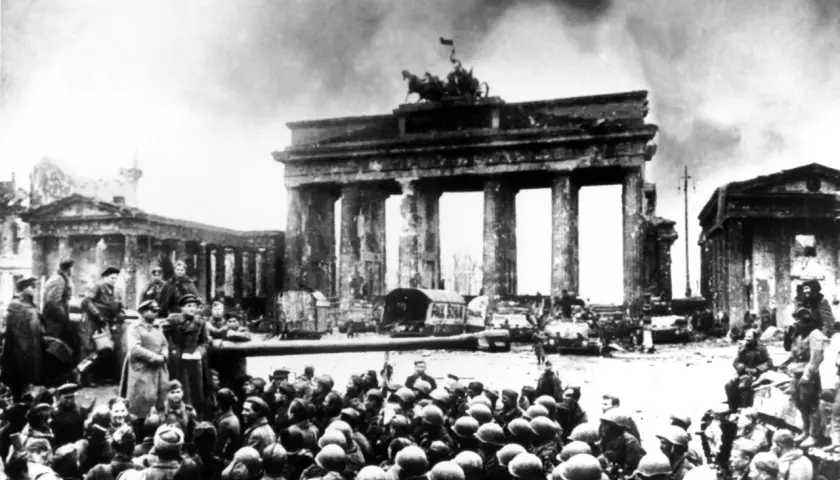 Trzecia Rzesza: Mroczna historia nazistowskich Niemiec. Upadek