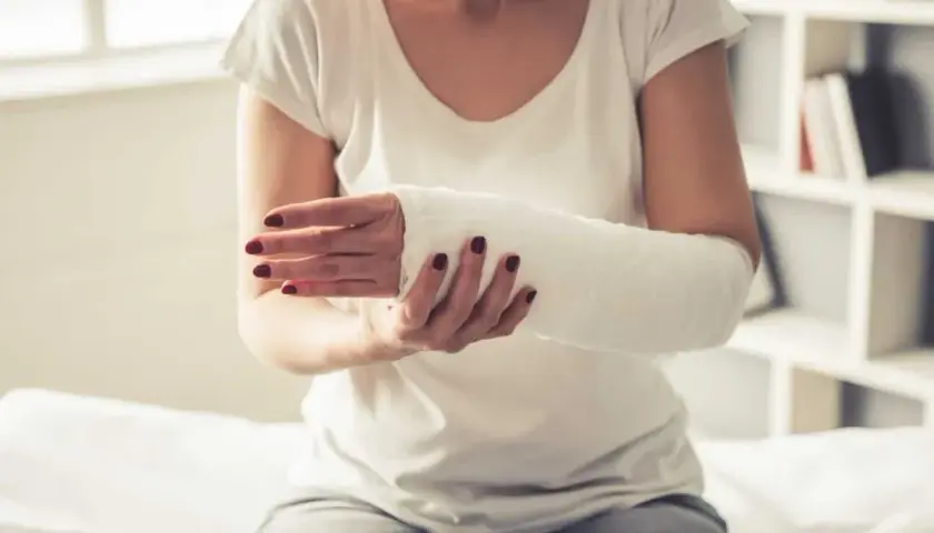 Skręcony nadgarstek jak długo boli? Poznaj czas trwania bólu