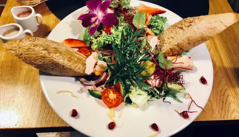 Gdzie zjeść w Jeleniej Górze? Odkryj najlepsze restauracje i smaki