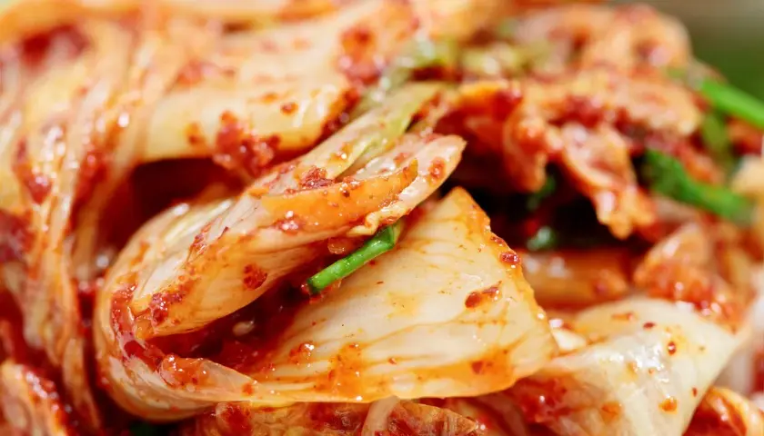 Kimchi: zepsute czy dojrzałe? Rozpoznaj i przechowuj mądrze.