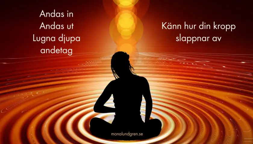 Silhuett av en person i meditationsställning, omgiven av varma, virvlande färger. Texten uppmanar till medveten andning för att lugna kroppen.