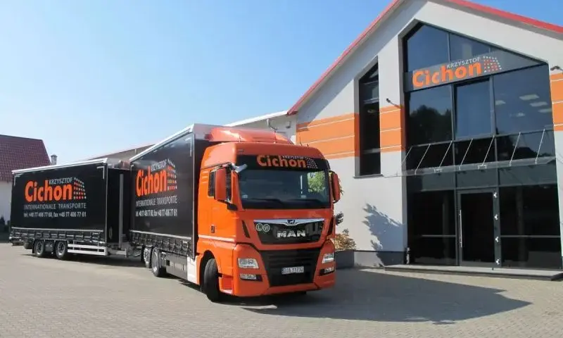 Naczepa Jumbo co to? Poznaj jej zalety i zastosowania w transporcie