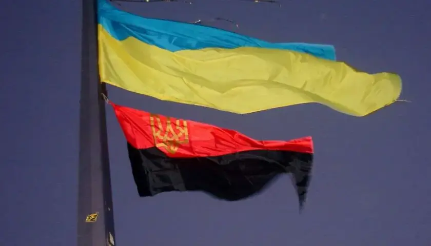 Jak wygląda flaga banderowska? Odkryj jej tajemnice i znaczenie