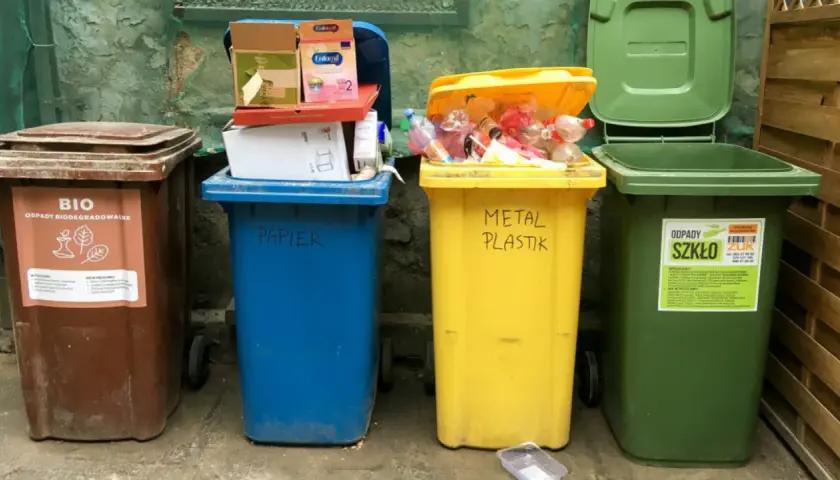 Dowiedz się ile pojemników na śmieci potrzebujesz według nowych przepisów
