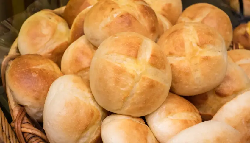 Prosty przepis na domowe bułki sojowe - szybkie i zdrowe pieczywo na co dzień