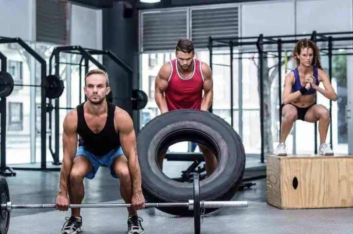 CrossFit dla początkujących: Jak wygląda trening krok po kroku?