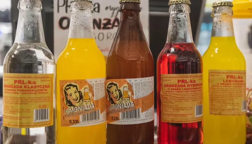 Nostalgiczne napoje lat 90, które pamiętasz z dzieciństwa