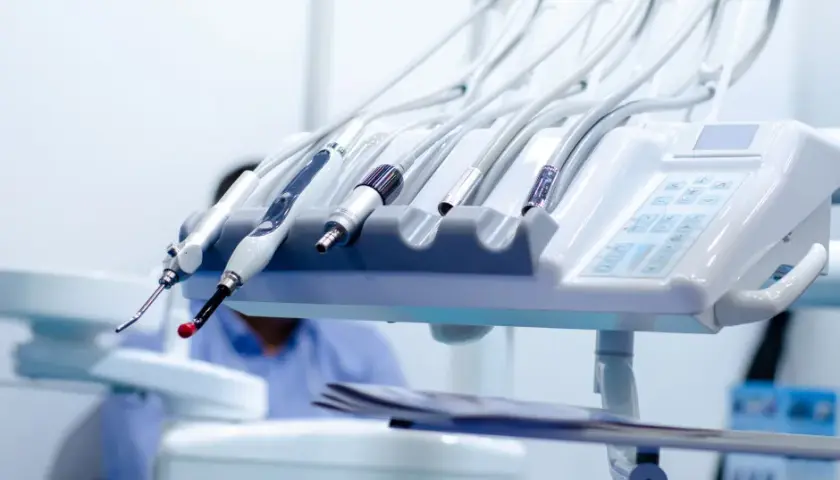 Jak pozbyć się odruchu wymiotnego u dentysty i czuć się komfortowo