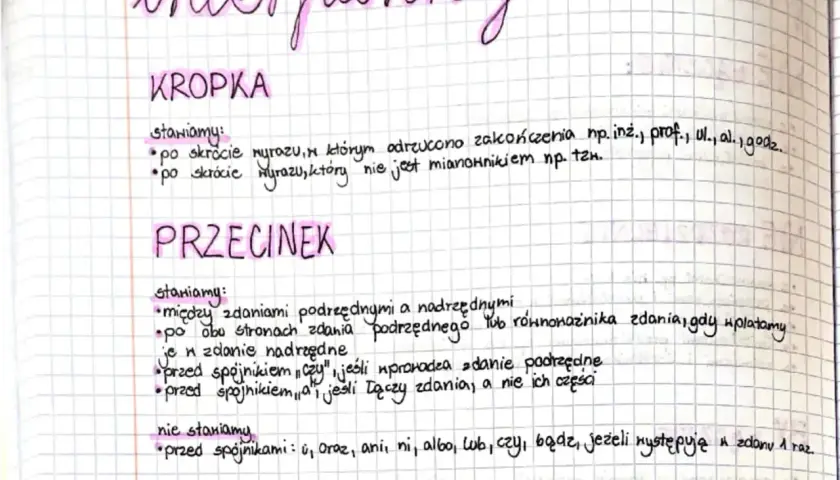 Interpunkcja: kropka po skrótach, np. inż., prof. Stawiamy przecinek przed który, łącząc zdania podrzędne.