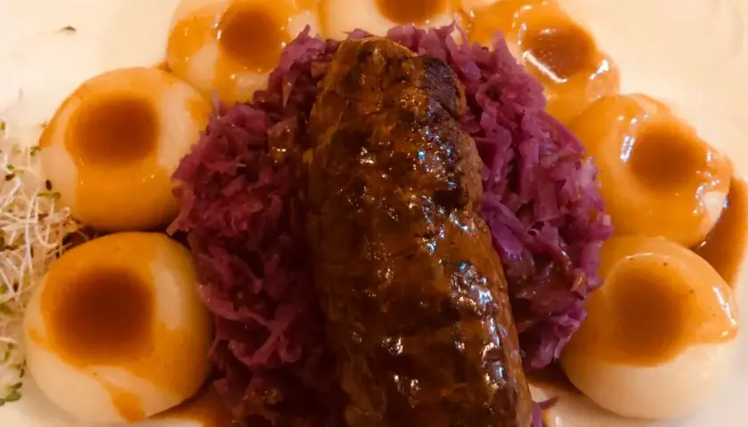 Rolada śląska: Gdzie zjeść prawdziwy smak Śląska? TOP restauracje!