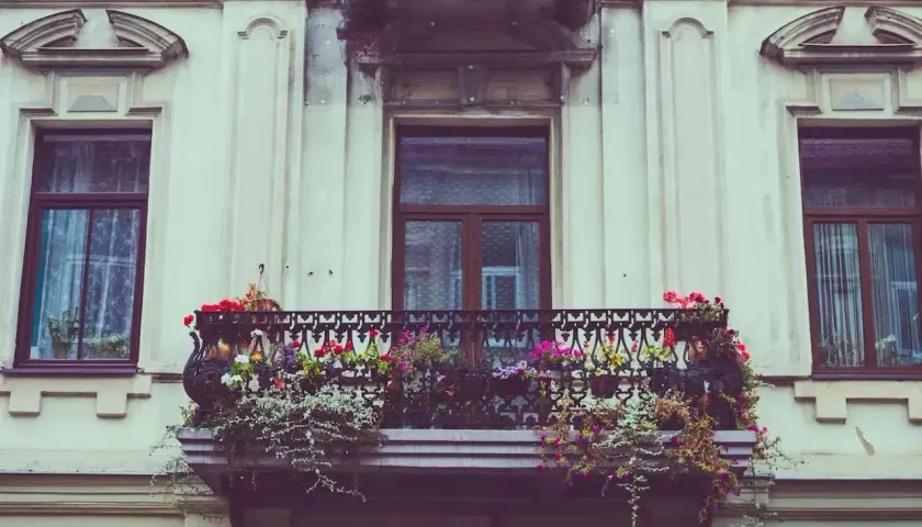 Balkon a metraż: Czy płacisz za niewliczane metry?