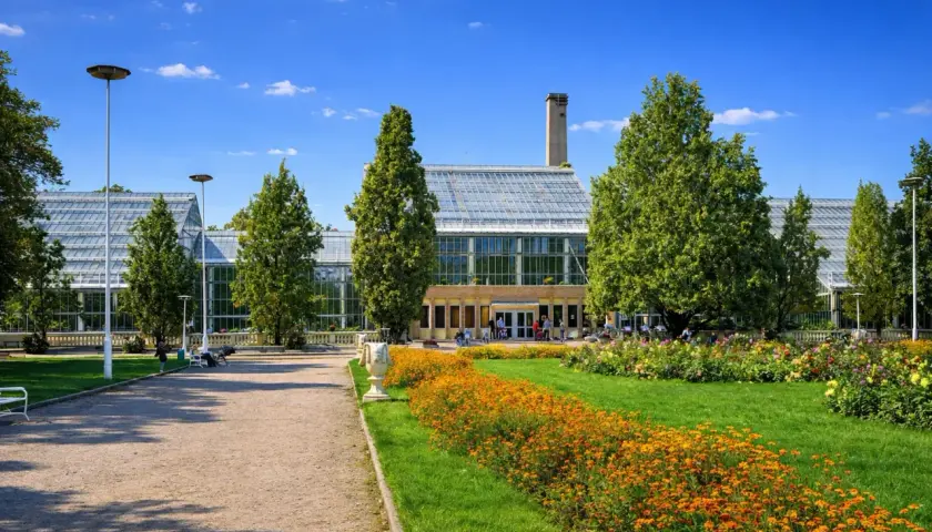 Piękny ogród botaniczny z oranżerią, idealne miejsce, gdzie pojechać na dwa dni.