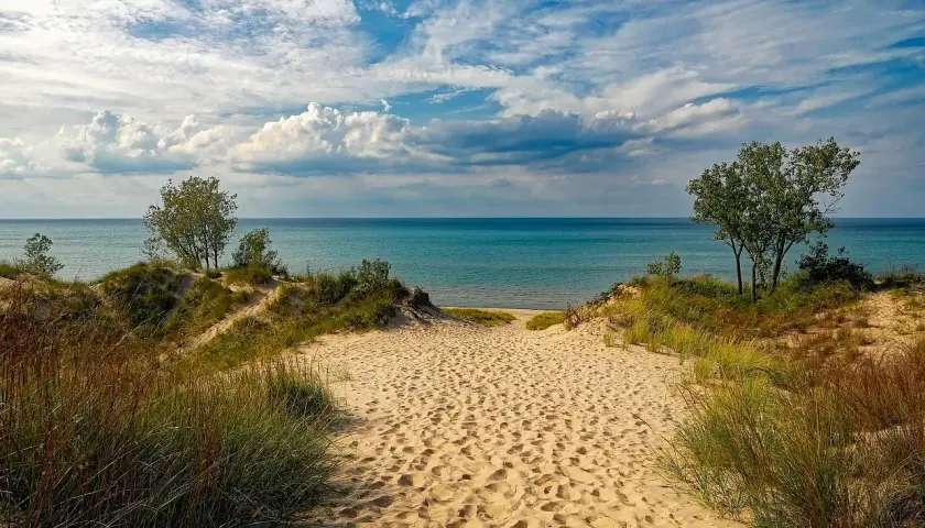 Plaże nad Jeziorem Rożnowskim: Gdzie najlepiej wypocząć? Poradnik