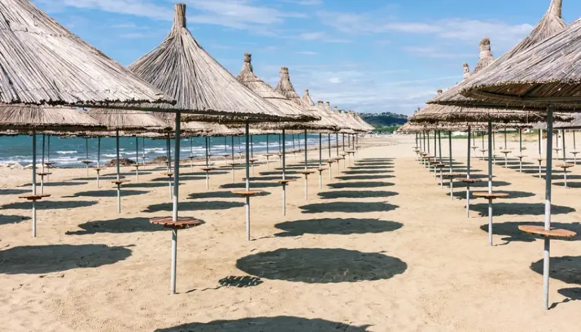 Golem, Albania: Przewodnik po atrakcjach i plażach. Warto jechać?