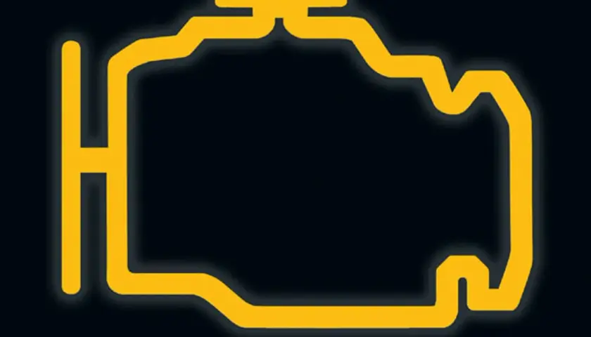 Żółty symbol silnika na ciemnym tle. To ostrzeżenie "check engine", które sugeruje problem z układem napędowym.