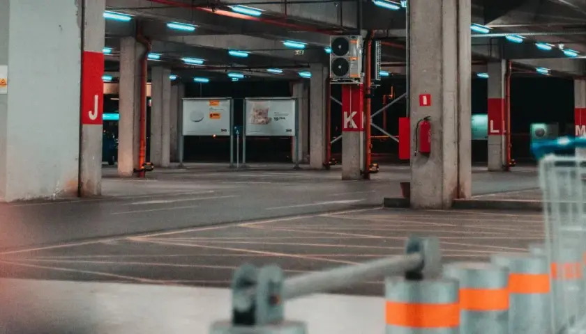 Jak łatwo i szybko zapłacić za parking na lotnisku: kompletny poradnik