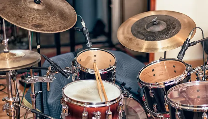 Mistrzowska perkusja jazzowa: sekrety brzmienia i techniki gry mistrzów