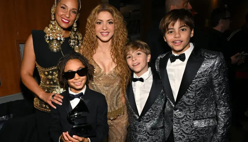 Shakira z synami, Milan (10 lat) i Sasha (8 lat), oraz Alicią Keys na gali Grammy.