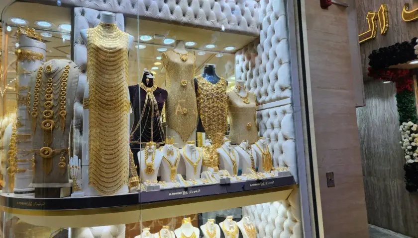 Dubaj DXB: Zakupy bezcłowe perfumy, złoto, elektronika taniej?
