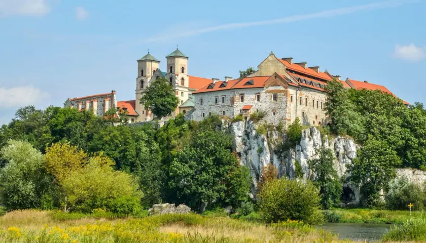 Zamki w stylu romańskim w Polsce: ich tajemnice i historia