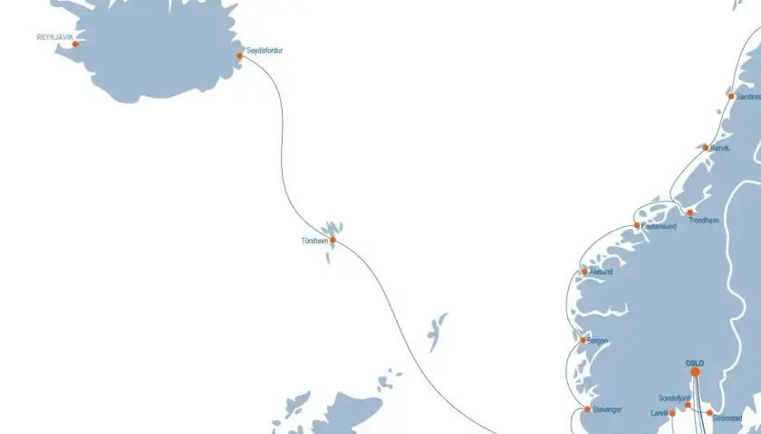 Mapa przedstawia trasę rejsu po Skandynawii, obejmującą Islandię, Wyspy Owcze, Norwegię i Danię.