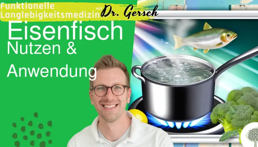 Dr. Gersch erklärt den Eisengehalt von Fisch. Ein Fisch schwimmt über einem Topf mit kochendem Wasser, daneben Brokkoli.