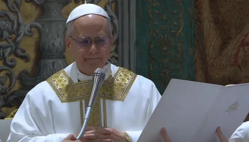 Kim jest osoba, która odprawia mszę świętą i jakie ma znaczenie?