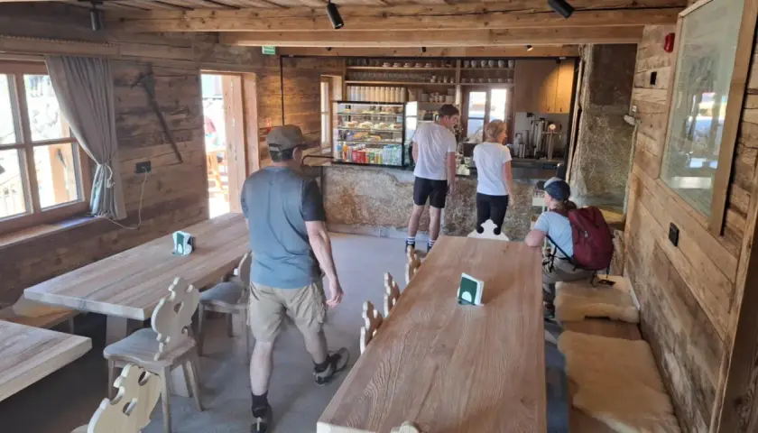 Ile kosztuje nocleg w schronisku? Ceny, które mogą Cię zaskoczyć