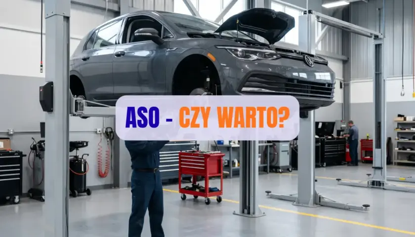 Mechanik pracuje przy samochodzie na podnośniku w ASO. Czy warto?